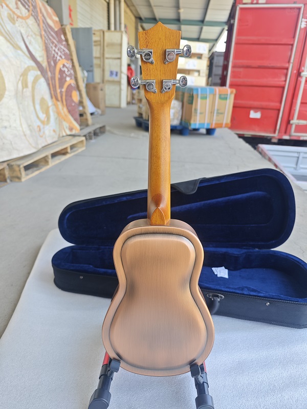 F hole resonator ukulele (6)